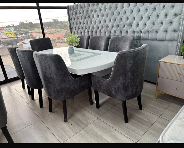 Tufted 8 seater dining suite