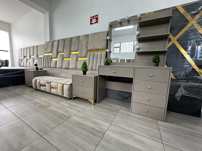 Royal crest combo & dressing table